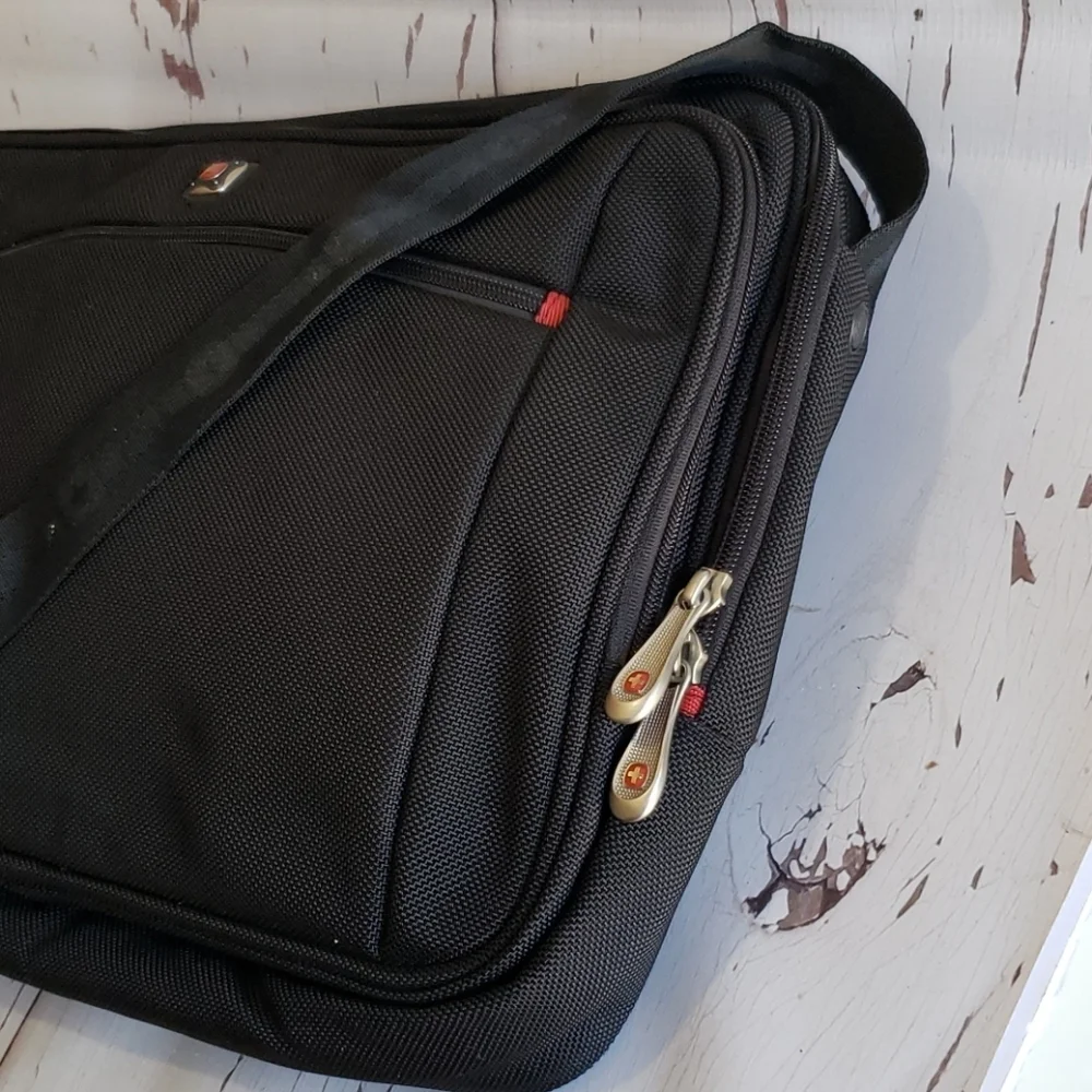 Lap top messenger bag black swissgear